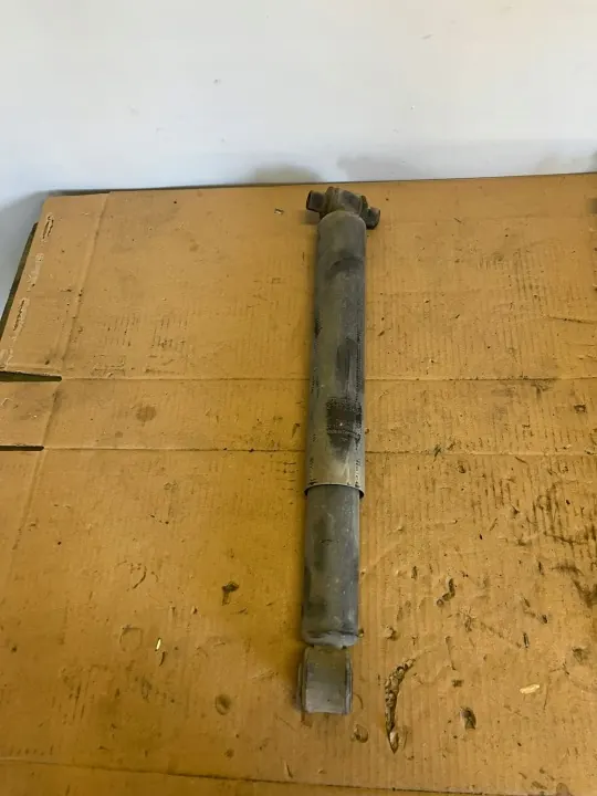 Volvo Cabine Demper OEM 21172364 - Gebruikt image 2