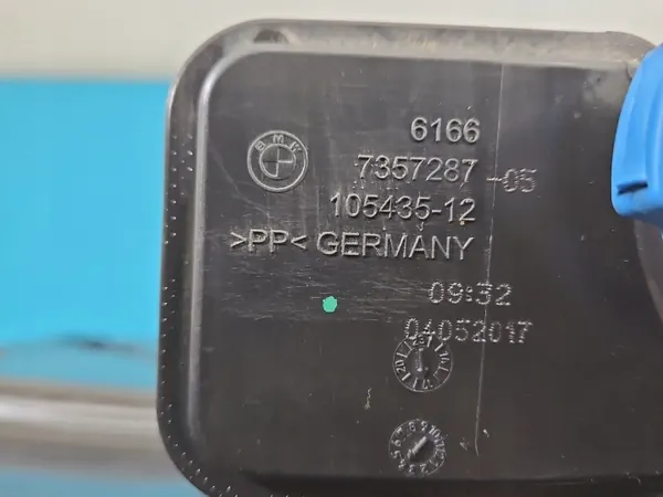 Réservoir de lave-glace BMW G30 OEM 7357287-05 Occasion image 3