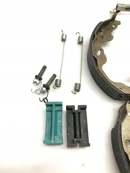 Conjunto de sapatas de freio Hella 8DB image 7