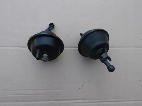 Audi A8 D3 tyhjiösäiliö OEM 077907327A image 2