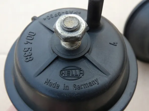 Audi A8 D3 tyhjiösäiliö OEM 077907327A image 5