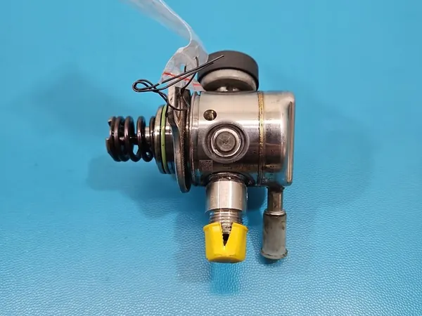 Polttoainepumppu Skoda Octavia IV 1.5 TSI 05E127027L image 6