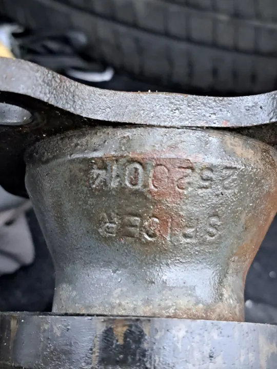 Nissan Drivaxel OEM 2520014 - Begagnad image 3