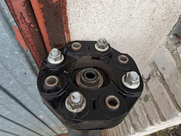 Nissan Drivaxel OEM 2520014 - Begagnad image 4