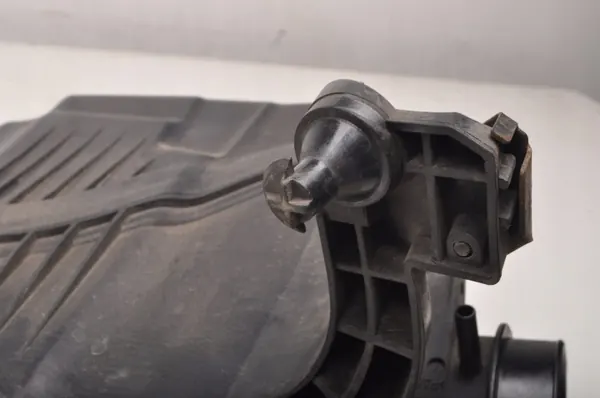 Boîtier Filtre à Air Volvo OEM 7M51-9600-BJ image 10