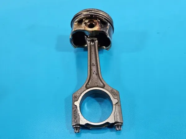 Piston d'occasion pour VW Passat B7 2.0 TSI 211CH image 2