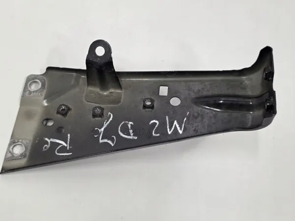 Support d'aile droit Mazda OE DA6A - Utilisé image 4