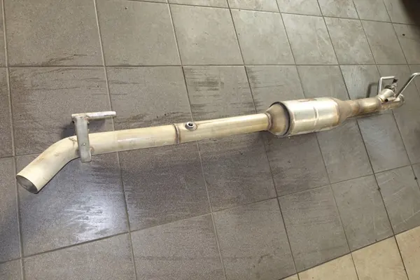 Mercedes Sprinter 2.2 AdBlue Katalysaattori OEM 9064902600 image 2