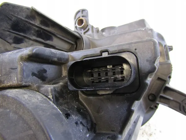 VW Passat B7 Oikea Etuvalaisin Täydellinen image 10