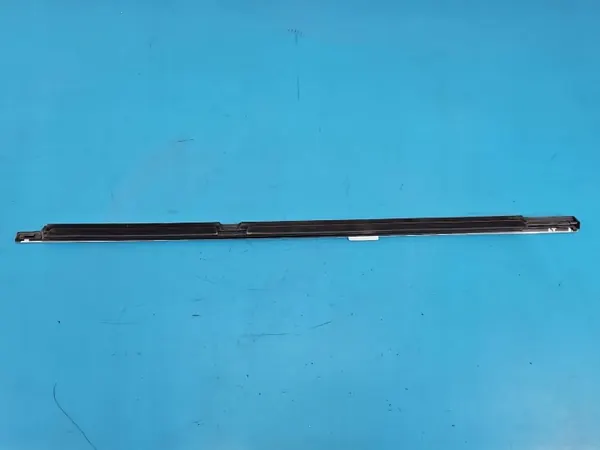 Mercedes Dörrlist Vänster Bak OEM A2137300124 image 4