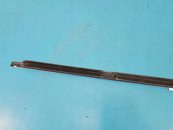 Mercedes Dörrlist Vänster Bak OEM A2137300124 image 6