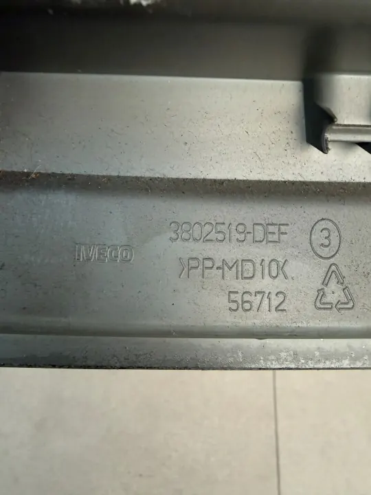 Boîte à gants Iveco Daily 06-09 d'occasion OEM Schowekivecojasny image 4