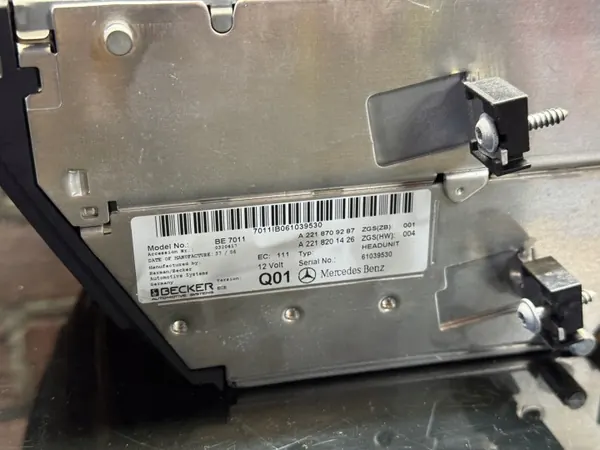 Cambiador Radio Comand Mercedes W221 OEM A2218709287 image 4
