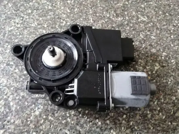 Ikkunan nostin OEM 83460-S1010 Oikea etu Hyundai image 3