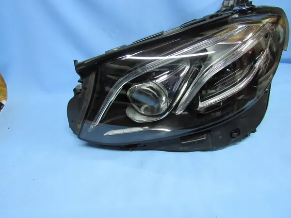 Linker Mercedes W213 MultiBeam Licht image 2