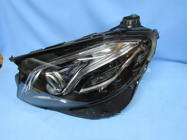 Linker Mercedes W213 MultiBeam Licht image 3