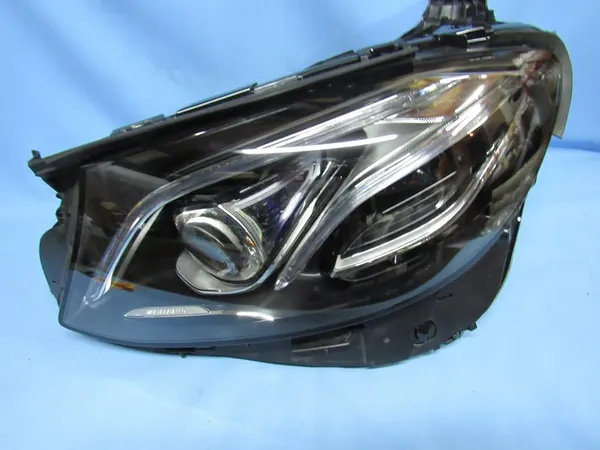 Linker Mercedes W213 MultiBeam Licht image 4