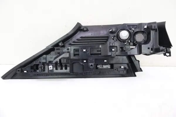 Lateral derecho maletero Maserati Grecale OEM 670167200 image 10