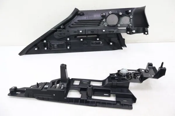 Lateral derecho maletero Maserati Grecale OEM 670167200 image 8