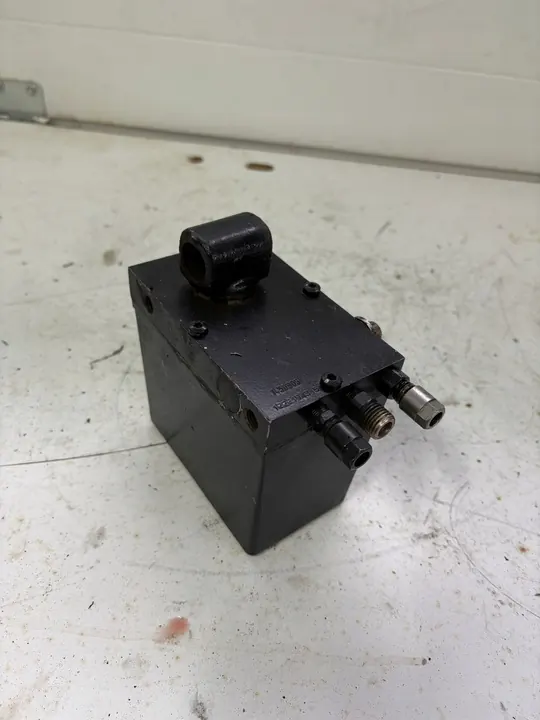 Pompe de levage cabine DAF XF95 105XF Euro 3, CF OEM 1450903 image 1