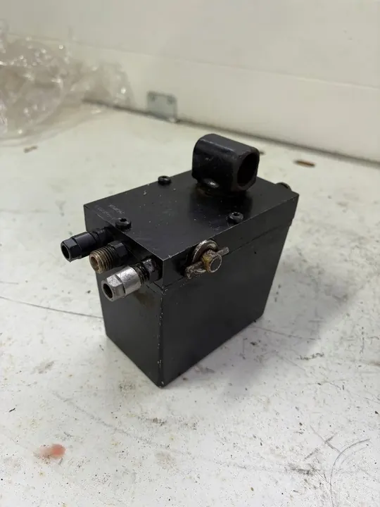 Pompe de levage cabine DAF XF95 105XF Euro 3, CF OEM 1450903 image 2