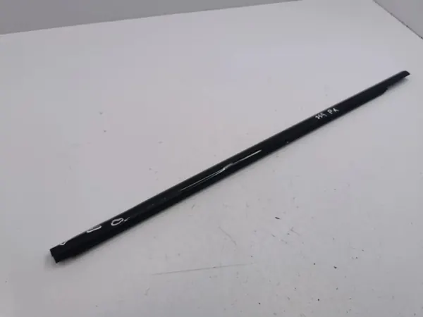 Land Rover Evoque I Coupe glaslist OEM AMD111096 image 2