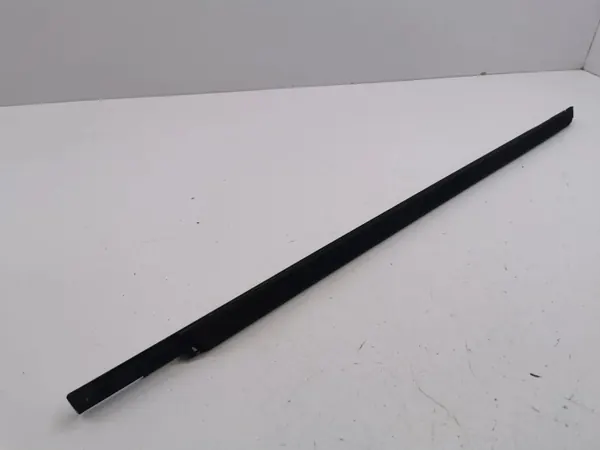 Land Rover Evoque I Coupe glaslist OEM AMD111096 image 5