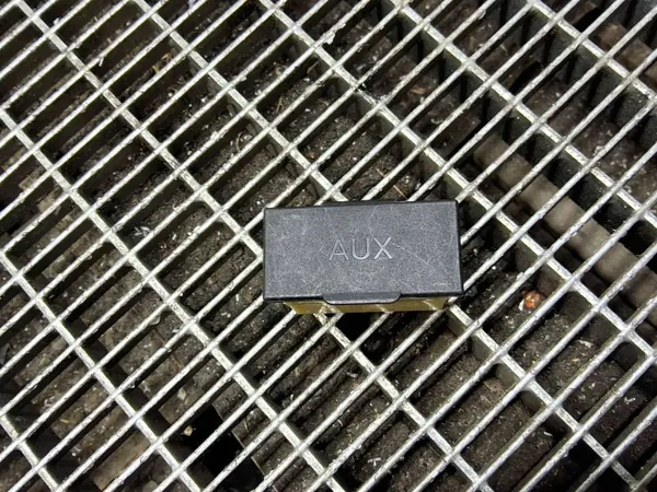 Enchufe AUX Mitsubishi ASX OEM SKE52513 image 2