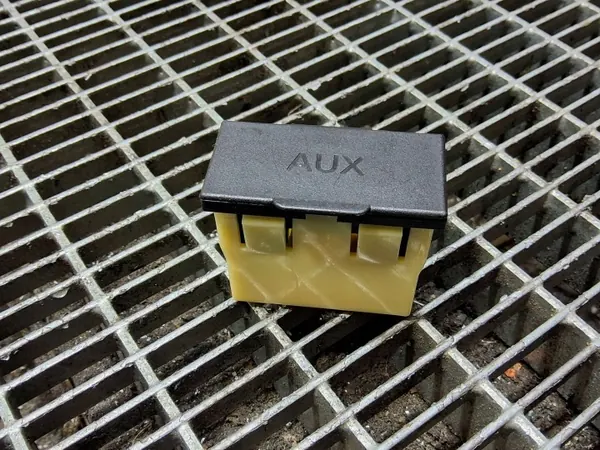 Enchufe AUX Mitsubishi ASX OEM SKE52513 image 3