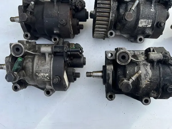 Brandstofpomp RENAULT KANGOO 1.5 CDI R9042A070A image 4