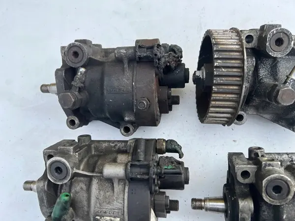 Brandstofpomp RENAULT KANGOO 1.5 CDI R9042A070A image 5