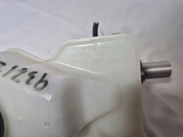 Bromsvätskebehållare & Pump Toyota C-HR II OEM 20486499H image 3