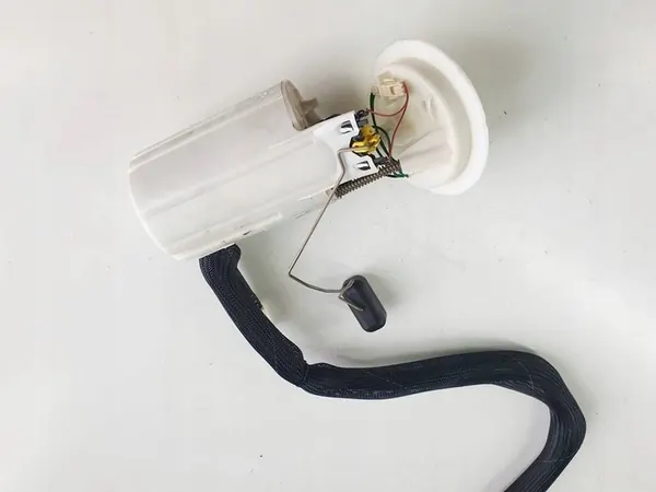 Brandstofpomp BMW 5 E61 530xi 2005 3.0 N52B30 OEM 6764141 image 2