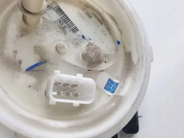 Brandstofpomp BMW 5 E61 530xi 2005 3.0 N52B30 OEM 6764141 image 4