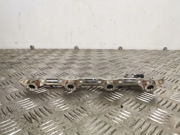 Honda HR-V Bränsleledning OEM 5R10106039325 - Begagnad image 2
