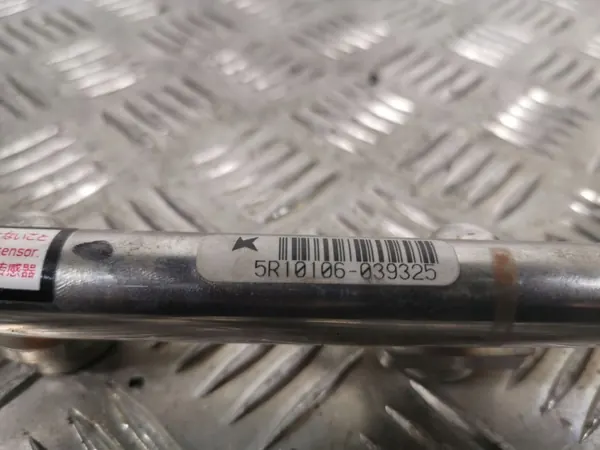 Honda HR-V Bränsleledning OEM 5R10106039325 - Begagnad image 4