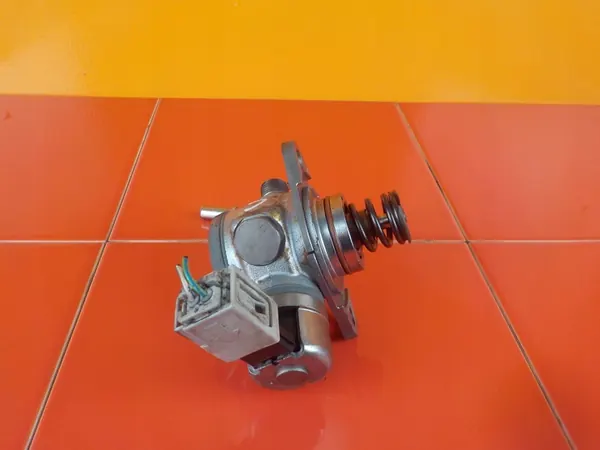 Bomba de combustível VOLVO S60 V40 V60 31392104 image 3