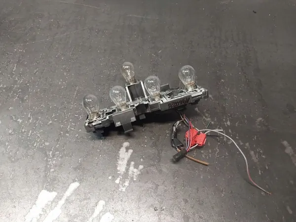 OEM 3B9945257B Feu Arrière Gauche VW Passat B5 image 4
