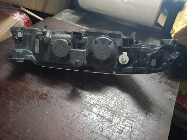 Farol dianteiro direito xenon Renault Laguna II image 4