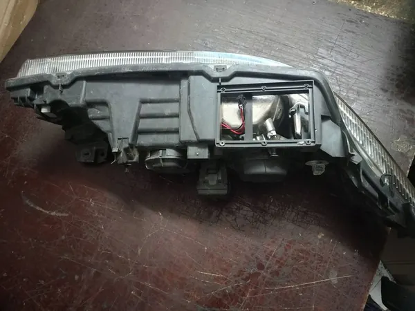 Farol dianteiro direito xenon Renault Laguna II image 5