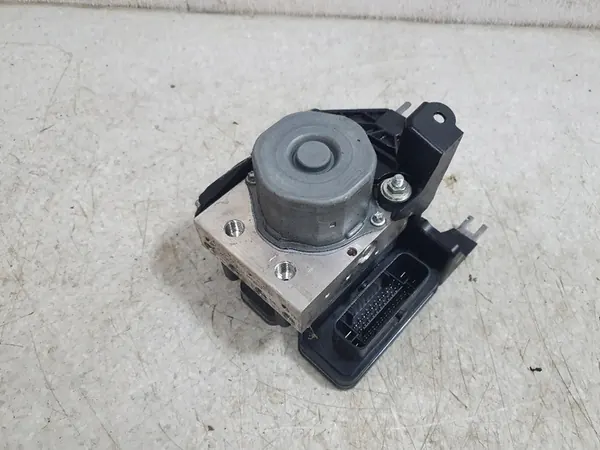 MERCEDES W176 CLA 117 LIFT ABS PUMP A0004312300 image 3
