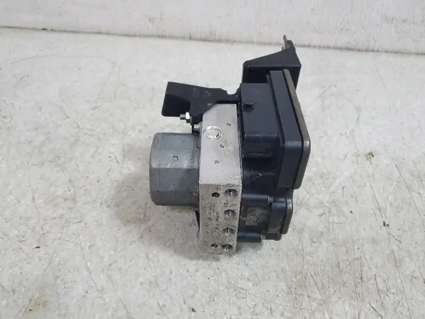 MERCEDES W176 CLA 117 LIFT ABS PUMP A0004312300 image 4