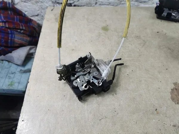 AUDI A3 S3 8L Dörrlås Vänster Fram OEM 8L1837015 image 5