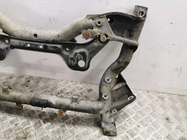 Mercedes-Benz C W204 Vorderer Hilfsrahmen OEM AMD101545 image 3
