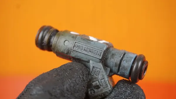 Iniettore AUDI A4 B7 1.8 TURBO 06B133551N image 2