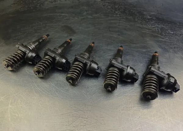 Ruiskutuspumppu OEM 070130073N VW Touareg 2.5 TDI:lle image 3