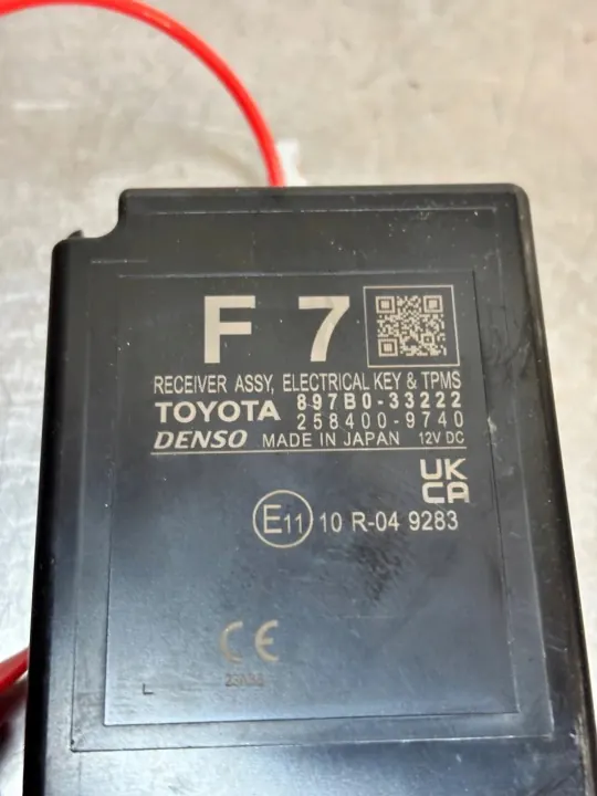Toyota Camry VIII Control Module 897B0-33222 image 3