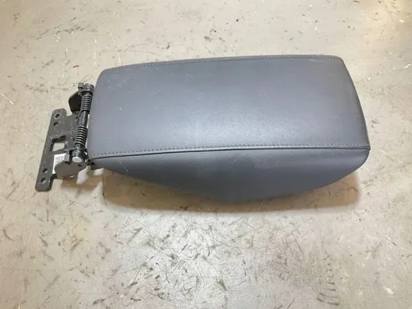 Reposabrazos túnel central Kia Niro 2024 OEM 84660AT000 image 2