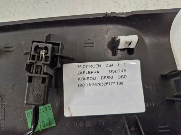 Konsolin kansitulppa OEM 9670528177 Citroen DS4:lle image 3