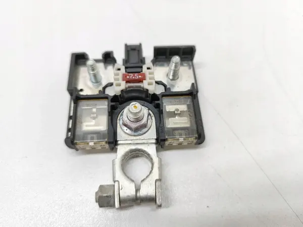 Toyota RAV4 XA40 2018 Fusível Relé Bateria OEM image 4